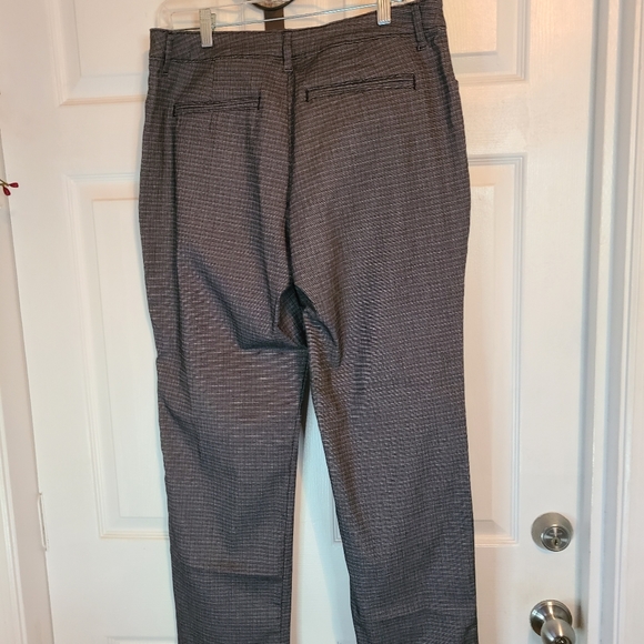 Lee Petites Woman's Relaxed Fit Straight Leg Mid-Rise Strech Pants, Size: 14P - Picture 14 of 16